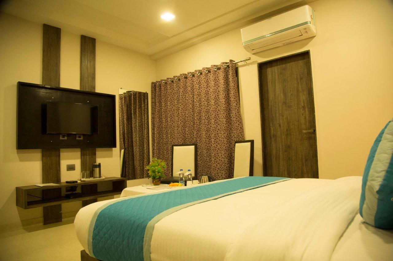 Hotel The Mewar Dabok Экстерьер фото